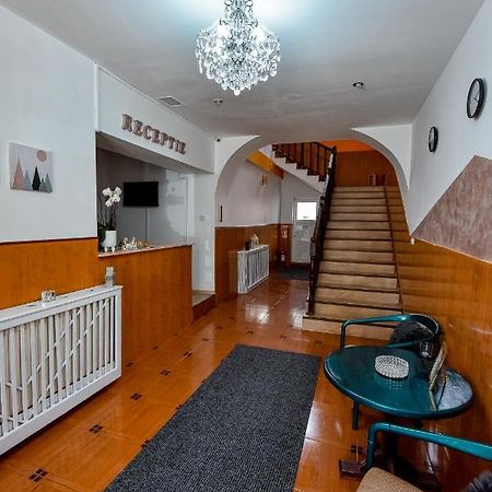 Pensiunea Vanessa Fagaras Ngoại thất bức ảnh